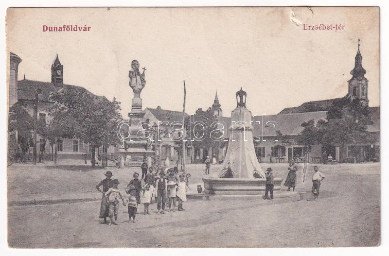1910 Dunaföldvár, Erzsébet tér, templom, szobrok. Schwendtner Ferenc kiadása