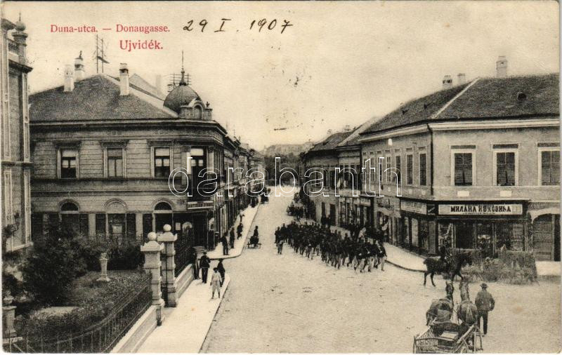 1907 Újvidék, Novi Sad; Duna utca, Ivkovits Milan, Dietzgem Söhne üzlete, vonuló katonák / street, shops, marching soldiers