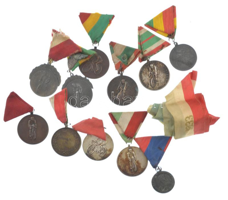 11db-os kerékpáros díjéremtétel, mind mellszalagon + 1933. 'Budapest 10 km-es bajnokságnak győztese' T:XF-F