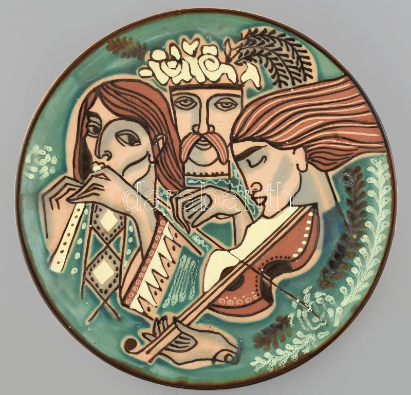 Szovjetunió, 1970 körül, folklór kerámia dísztányér, muzsikusok, jelzett: KC Abbib etikettel. Hibátlan, d: 36 cm