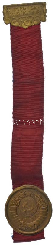 Csehszlovákia ~1950. 'A Csehszlovák-Szovjet Barátság Szövetsége / A Szovjetunióval a világbékéért' bronz lemezérem szalagon (60mm) T:XF Czechoslovakia ~1950. 'Svaz Československo-Sovětskeho Přátelství / Se Sovětským svazem za