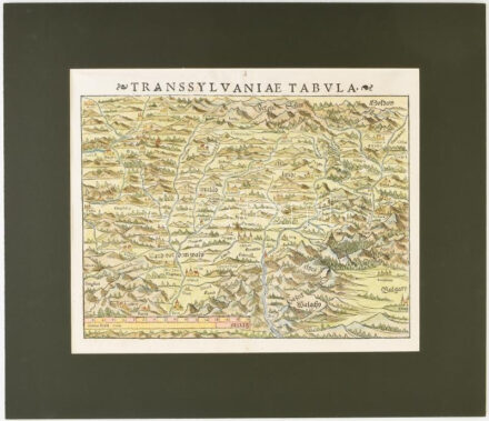 Transsylvaniae Tabula. Erdély fametszetű, színezett térképe. Megjelent Sebastian Münster: Cosmographia, Basel, 1572. Honterus korábbi munkája alapján készült. A lap verzóján ,,Transsylvania descriptio' című latin nyelvű szöveg