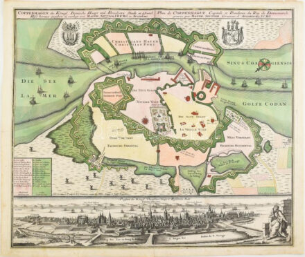Coppenhagen die Königl. Dänische Haupt und Residenz Stadt in Grundriss...Seutter, George Matthaeus (1678 - 1757), cca 1740. Koppenhága színezett rézmetszetű térképe. Ragasztott szakadással / Colored copper plate map and view of
