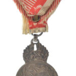 1917. 'Károly Ezüst Katonai Érdemérem a katonai érdemkereszt szalagján, kardokkal' ezüstözött hadifém kitüntetés hadiszalagon T:XF kopott ezüstözés, viseltes mellszalag Hungary 1917. 'Silver Militarty Order of Merit on wartime - Image 2