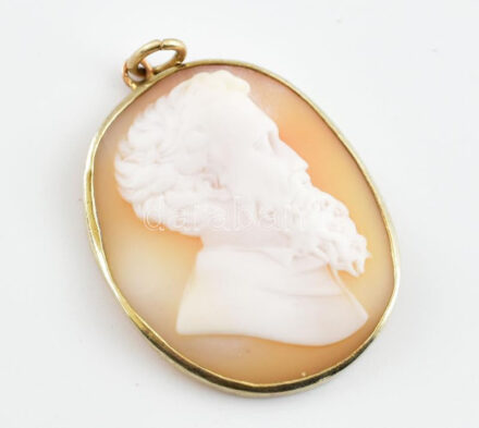 Arany (Au/14k) foglalatban, kámea medál, jelzett, 4x3 cm, bruttó: 6,37 g