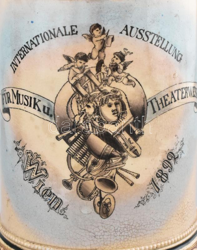 Antik osztrák emlékkorsó, ón fedeles fajansz korsó, 'Internationale Ausstellung für Musik u. Theaterwesen Wien 1892' (Nemzetközi Zenei és Színházi Kiállítás, Bécs) felirattal. Kézzel festett, jelzett, alján sérüléssel, m: 29,5 cm - Image 4