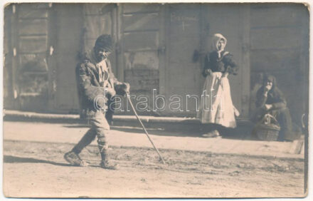~1916 Ploiesti, Ploesti, Ploesci; Romanian begger on the street. photo (EK)