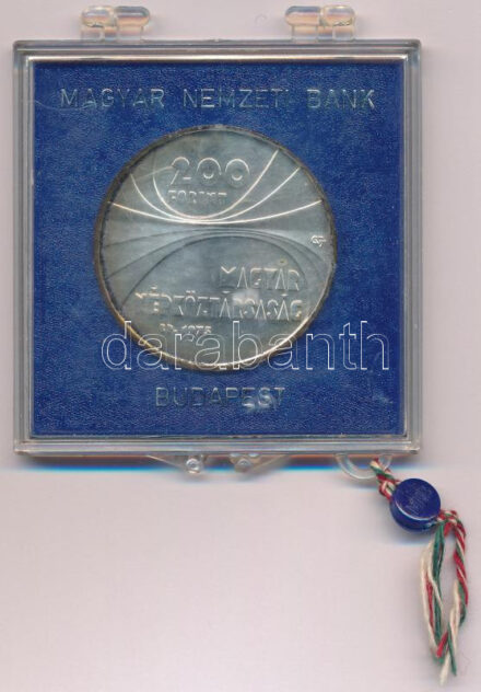 1975. 200Ft Ag 'Magyar Tudományos Akadémia' eredeti, plombált 'MNB' plasztiktokban T:BU patina Adamo EM47