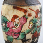 Antik Japán mini váza csata jelenettel . Kézzel festett kerámi, hibátlan. XIX. sz vége. / Antique Japanese porcelain vase Hand painted 9 cm - Image 2