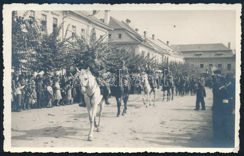 1938 Léva Felvidék Bevonulás fényképe fotólap / leva entry of the Hungarian troops 14x9 cm