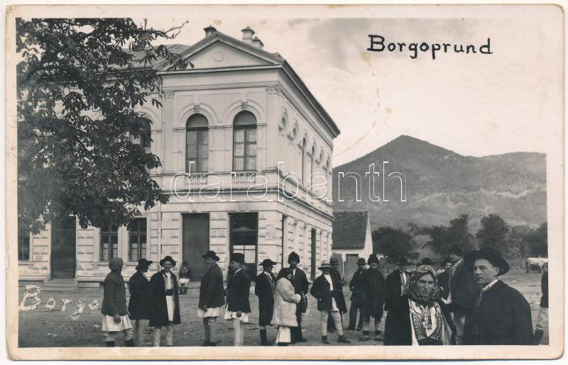 Borgóprund, Borgó-Prund, Prundu Bargaului; Városi szálloda, falubeliek / hotel, villagers, folklore. photo (fl)