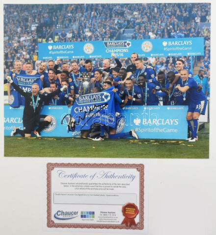 Claudio Ranieri labdarúgó, edző, a Leicester City 2015-16-os Premier League-győztes csapata vezetőedzőjének autográf aláírása fotónyomaton, tanúsítvánnyal, 40x30 cm / Autograph signed photo of Claudio Ranieri football player,