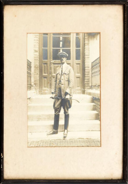 cca 1920-1930 Lovas pálcával, fotó, paszpartuban, üvegezett kissé kopott fa keretben, 23x16 cm