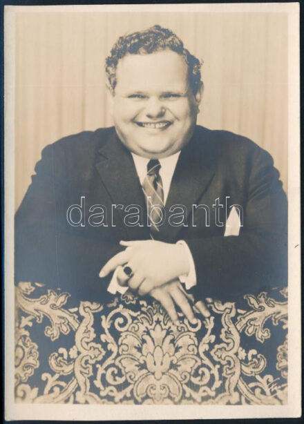 Huszár Károly Pufi (1884-1941) színész, forgatókönyvíró, kupléénekes dedikált fotója, 17,5×12,5 cm