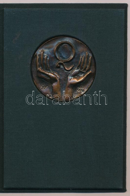 Kiss Kovács Gyula (1922-1984) 1988. 'Qualitas Galéria' bronz névjegyérem tokban (50mm) T:AU