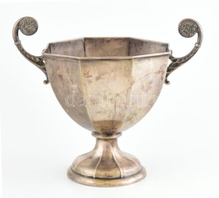 Kétfülű ezüst kínáló cca 1920. Jelzett 420 g 22x25 cm