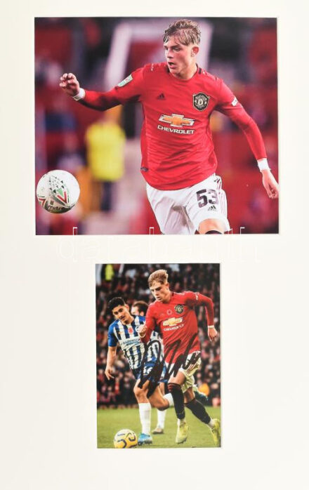 Brandon Williams angol labdarúgó, a Manchester United játékosának autográf aláírása fotó-összeállításon, paszpartuban, tanúsítvánnyal, teljes méret: 40x30 cm / Autograph signature of Brandon Williams English footballer, Manchester