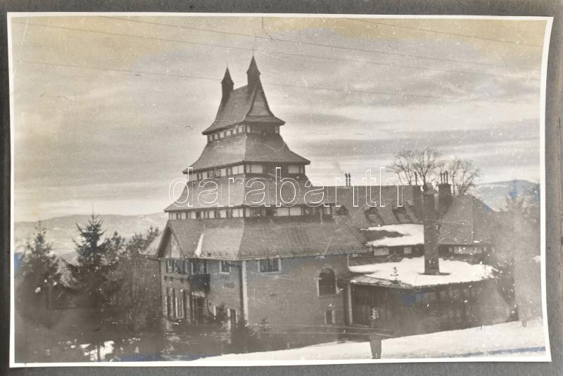 cca 1950 Egy mátraházai kirándulás emlékképei, fotók albumba ragasztva (posta, pagoda, kilátó, stb.), 5,5×8 és 11×17 cm közötti méretekben