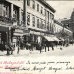 1899 (Vorläufer) Budapest V. Károly körút, üzletek, villamos. Schmidt Edgar kiadása (szakadás / tear)