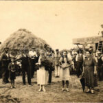 1933 Cibakháza, Cséplés gőzgéppel, magyar folklór. Kovácsné (Újkécske, Tiszakécske) photo (felületi sérülés / surface damage)