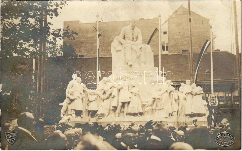 Budapest V. Vörösmarty Mihály szobor. Rigler r.-t.