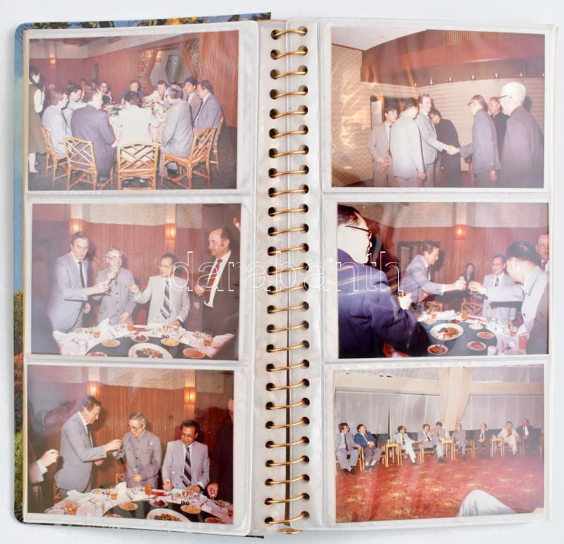 1986 A Kína és Magyarország közötti kereskedelmi egyezmény aláírásáról fotóalbum Dr. Juhász Béla belkereskedelmi miniszter és a látogató küldöttség, fotók albumban. 42 fotóval Fotók 12x9 cm /China-Hungary trade agreement