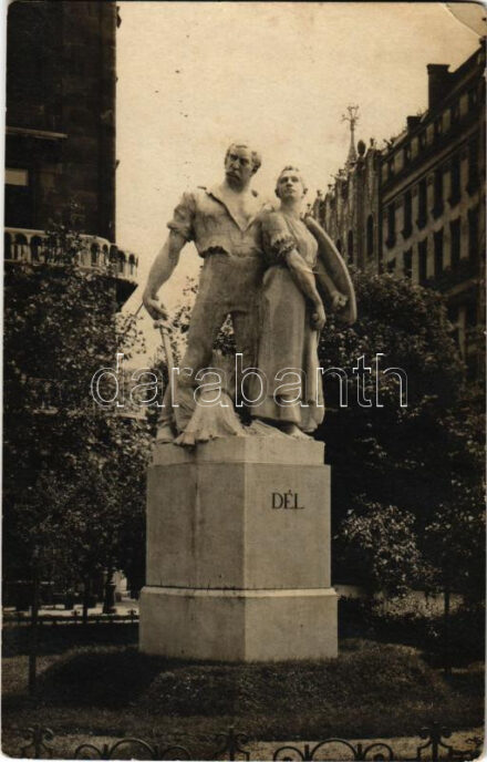 Budapest, Szabadság tér, Irredenta szoborcsoport, Dél szobra / Hungarian irredenta propaganda, monument. photo (EK)