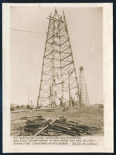 cca 1917 Gazdasági segítség Romániának. k.u.k alakulatok olajfúró tornyot építenek. / Economical help for Romania. Austro-Hungarian troops building oil boring towers. Photo 12x16 cm