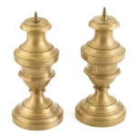Régi masszív bronz gyertyatartópár, jelzés nélkül, kopásokkal, m: 18 cm