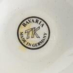 Porcelán pohár, a frankfurti operaház képével, matricás, jelzett (Bavaria TK), apró kopásnyomokkal, m: 12 cm, d: 9 cm. - Image 3