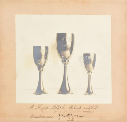 1914 A Kispesti Athletikai Clubnak emlékül, 'Pro Patria 1914' kupák fotói, az elnök által aláírt, kartonra kasírozott fotó, 18,5×23,5 cm
