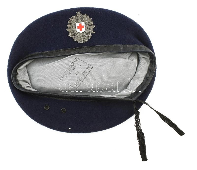 Katonai barettsapka, Osztrák Vöröskeresztes sapkajelvénnyel, jelzett: Slama-Kappe Wien, méret: 57 / Military beret cap with Austrian Red Cross badge, size: 57