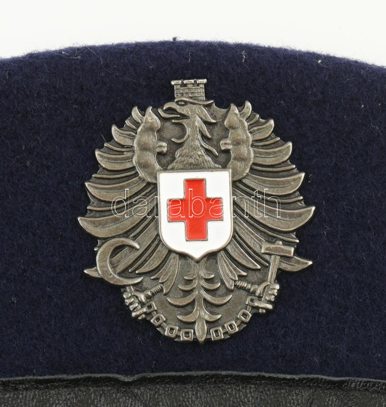 Katonai barettsapka, Osztrák Vöröskeresztes sapkajelvénnyel, jelzett: Slama-Kappe Wien, méret: 57 / Military beret cap with Austrian Red Cross badge, size: 57 - Image 3