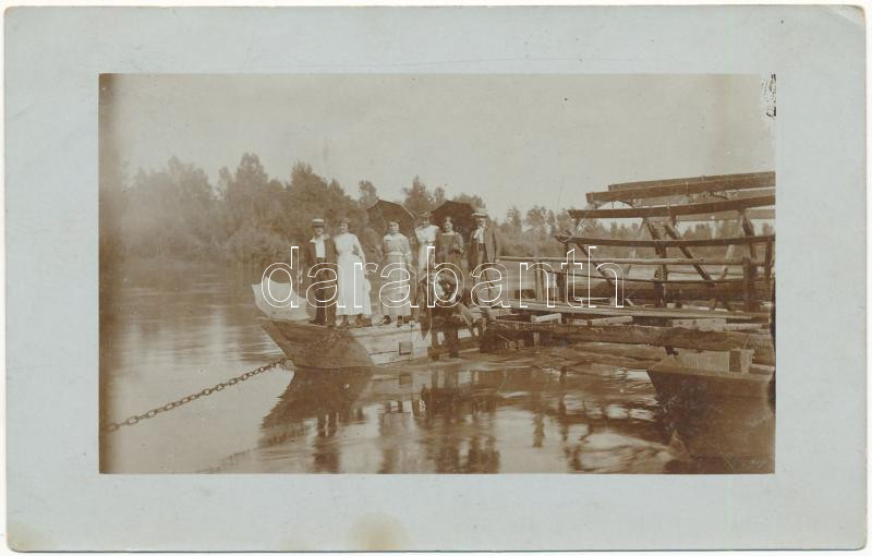 Duna (?), úszó hajómalom kirándulókkal / floating ship mill. photo (EK)