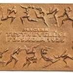 ~1975. 'Magyar Testnevelési Főiskola 1925' bronz plakett, eredeti tokban (75x108mm) T:UNC