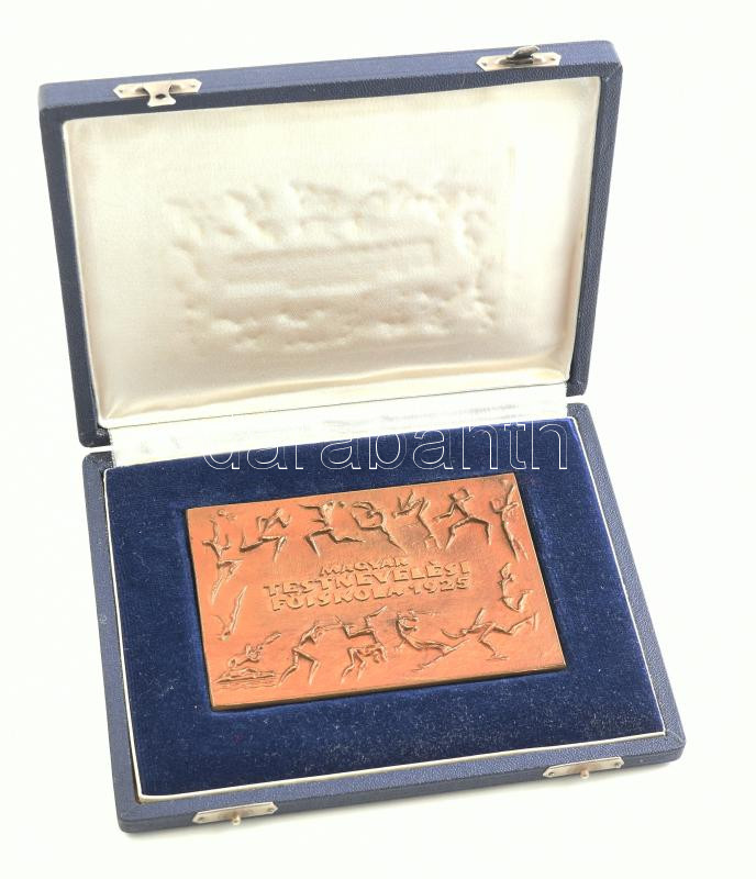 ~1975. 'Magyar Testnevelési Főiskola 1925' bronz plakett, eredeti tokban (75x108mm) T:UNC - Image 2