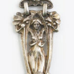 Ezüst (Ag) szecessziós, medál ezüst láncon, jelzés nélkül, 8cm, h: 77 cm, kapocs cserére szorul, nettó: 30,38 g