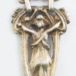 Ezüst (Ag) szecessziós, medál ezüst láncon, jelzés nélkül, 8cm, h: 77 cm, kapocs cserére szorul, nettó: 30,38 g - Image 2
