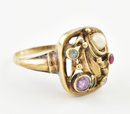 Arany (Au/8k) ékített gyűrű, jelzett, m: 55. bruttó: 3,2g