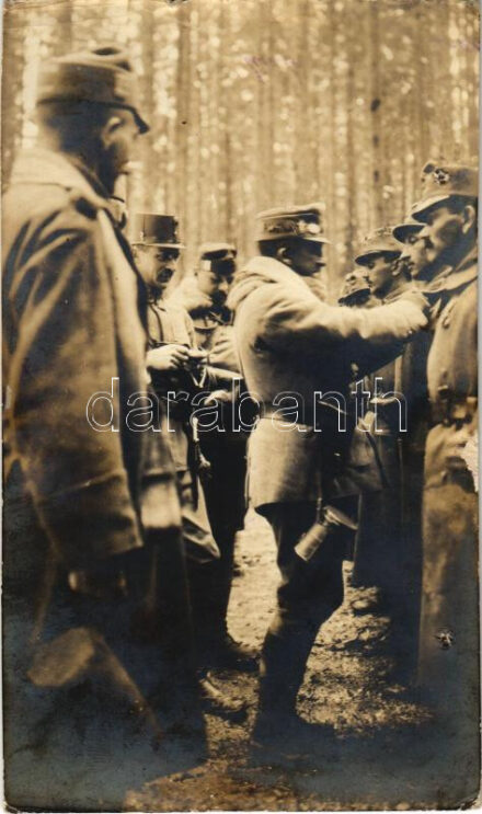 1917 József főherceg kitünteti a 32-eseket / WWI Austro-Hungarian K.u.K. military (lyukak / pinholes)