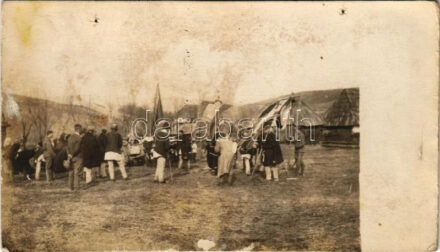 1917 Román paraszt temétes Volokán Csernyivci mellett / funeral of Romanian peasant near Chernivtsi, photo (lyukak / pinholes)