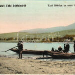 1903 Tahitótfalu, Tahi-Tótfalu; Tahi látképe az úszó híddal, komp. Vámos István kiadása (fl)