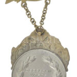 1936. ezüstözött bronz birkózó emlékérem sas rátéttel, hátoldalán 'Debrecen város bajnoksága 1936' (94x40mm) T:XF / Hungary 1936. silver plated bronze wrestling commemorative medallion with an eagle overlay, and with 'Debrecen város - Image 2