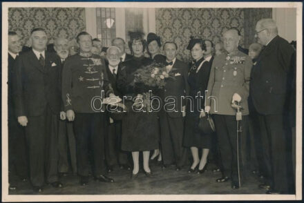 cca 1935 Anna főhercegnő és József főherceg egy társadalmi eseményen, résztvevők között: Szablya János, Ligeti Miklós, Karafiáth Jenő és mások, hátoldalon feliratozott fotó Schäffer műterméből, 12×18 cm