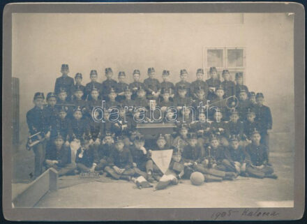 1905 Kalocsa, Díszakadémia, Jézustársasági érseki főgimnázium által rendezett koncert részvevőinek csoportképe, keményhátú fotó, 13×18 cm