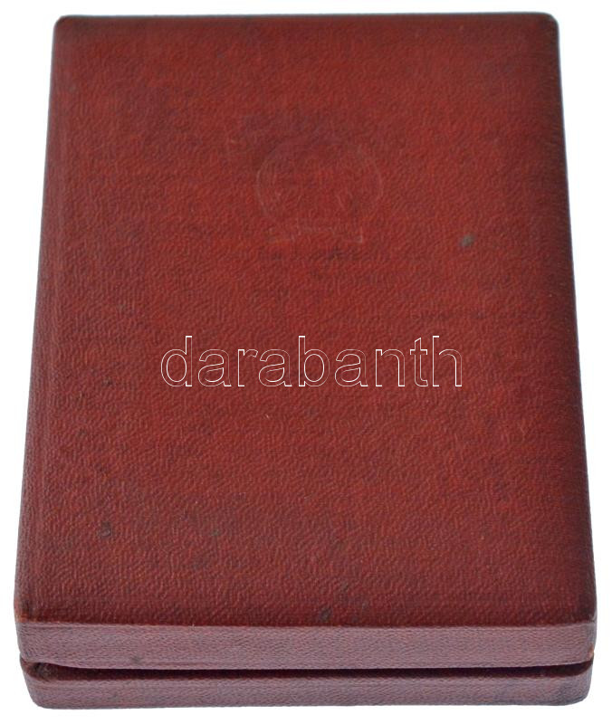 ~1950. 'Kiváló Dolgozó' Rákosi-címeres zománcozott kitüntetés, eredeti Rákosi-címeres tokban T:XF - Image 2