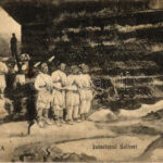 Targu Ocna, Aknavásár; Interiorul Salinei / salt mine interior with miners, prisoners cutting the salt (EB)