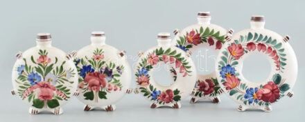 5 db Hollóházi riolit kulacs, kézzel festett, jelzett, kis mázhibákkal 16-20 cm