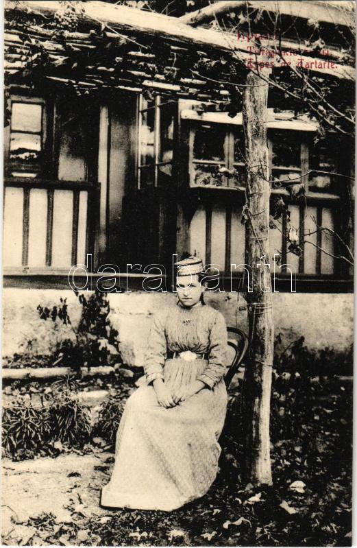 Crimea, Crimée, Krym; Types de Tartarie / Tatar woman in traditional costumes, Ukrainian folklore (EK)