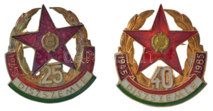 1965. '20. Díszszemle 1945-1965' a Magyar Néphadsereg aranyozott, részben zománcozott fém részvételi jelvénye (36mm) + 1985. '40. Díszszemle - 1945-1985' a Magyar Néphadsereg aranyozott, részben zománcozott fém részvételi jelvénye